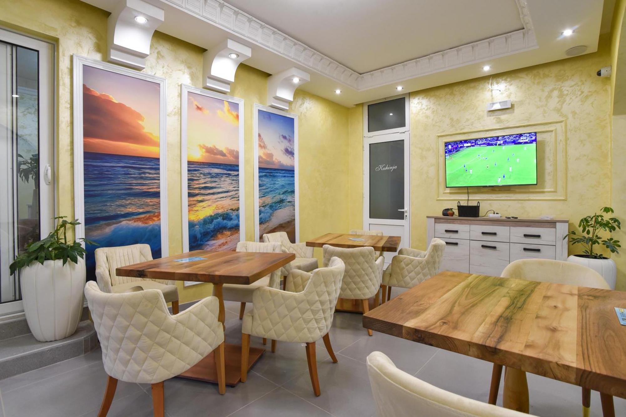 Hotel Galeb Canj Exterior photo